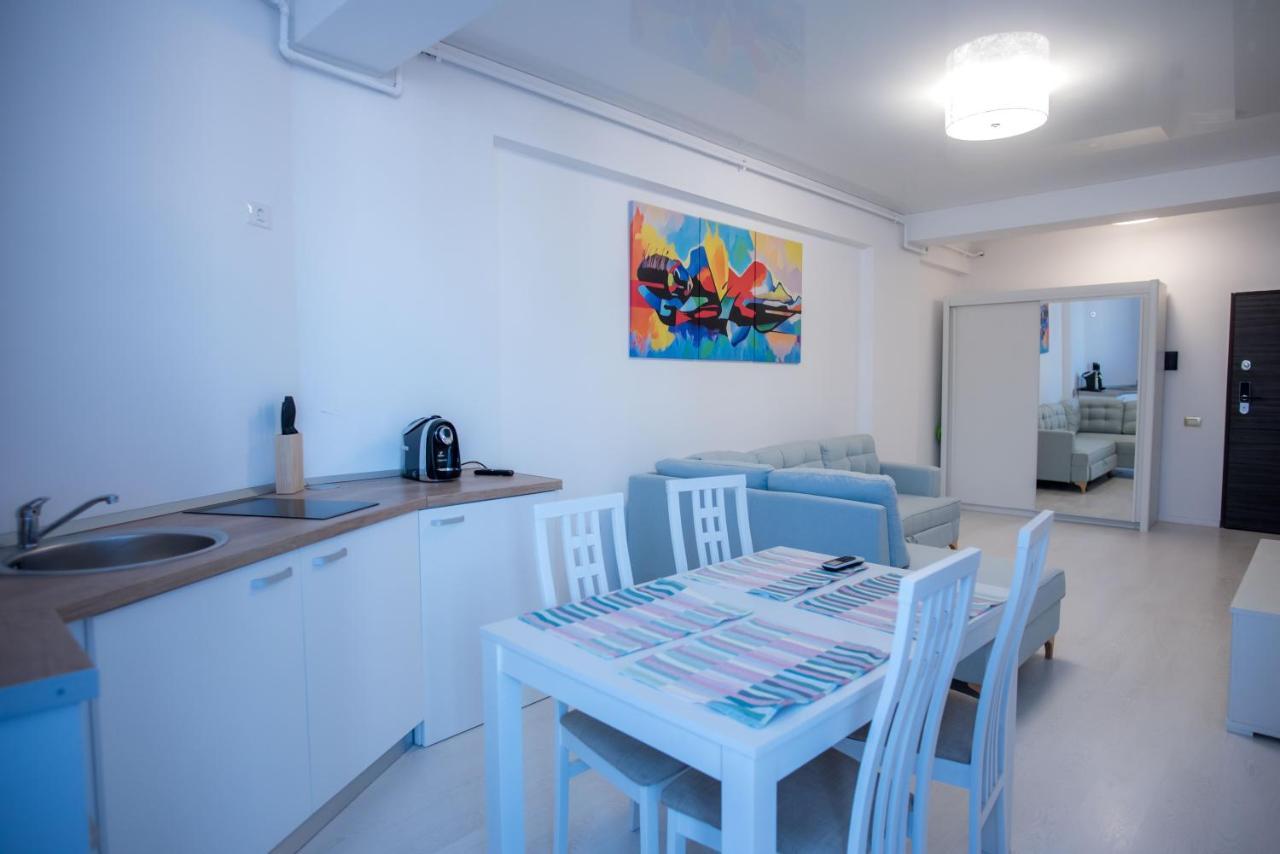 Black Sea Booking - Klauss Apartment นาโวดาริ ภายนอก รูปภาพ
